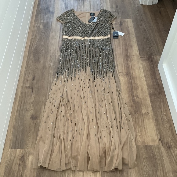 NWT Adrianna Papell Women's Cap Sleeve Linear Beaded Gown. Size 12 - Picture 2 of 13